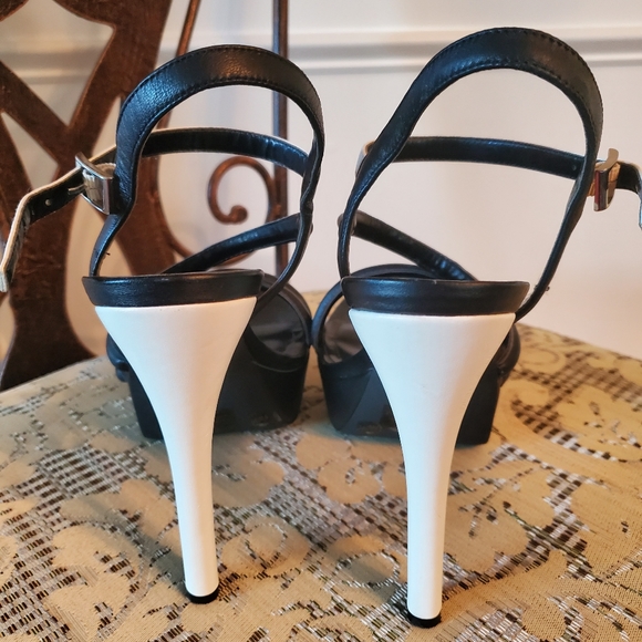 Jessica Simpson High Heel Platform Sandal - Picture 4 of 6